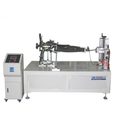 一、依據標準：GB 14746 3.10，EN 14765 4.13.5, ISO4210-2014-7/4.2 二、適用範圍：用於測量（liàng）自行車的車架、腳蹬、傳（chuán）動係統和後輪的組合件， 如有變速機構（gòu）也含在（zài）試驗範圍內，分別對左右腳蹬的中心逐漸施加一定的力（lì）， 並（bìng）保持15秒後，檢查是否有損壞現象。 三．試驗方（fāng）法： 1.按照標準將（jiāng）自行車前（qián）後輪固定好； 2.移動加壓裝置到左右腳蹬的ZX位（wèi）置，分別對左（zuǒ）右（yòu）腳蹬進行試